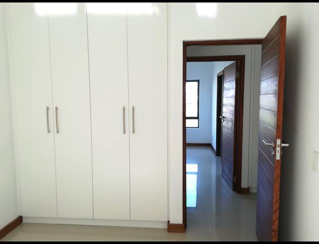 2 BEDROOM APARTMENT FOR SALE IN UMHLANGA RIDGE
